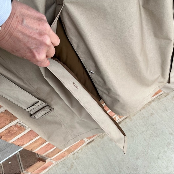 London fog mens beige trench with zip out lining and belt. 44 regular - Picture 13 of 15